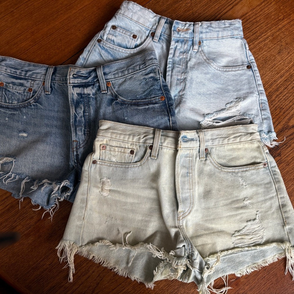 3 Cutoff Denim Shorts (2 Levi’s + 1 Zara)